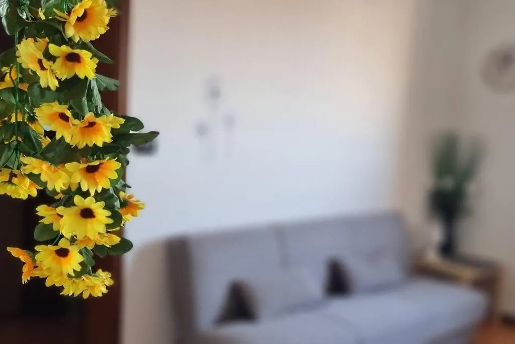 Galleria 2 Agosto 1980 Yellow N1 Bologna Apartment
